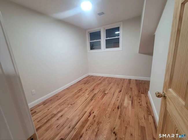 Photo - 564 Fairfield Ave