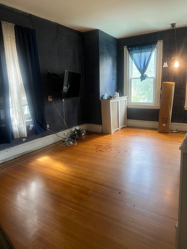 Building Photo - 5124 N Broad St Rental