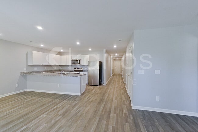 Photo - 105 Spencer Dr