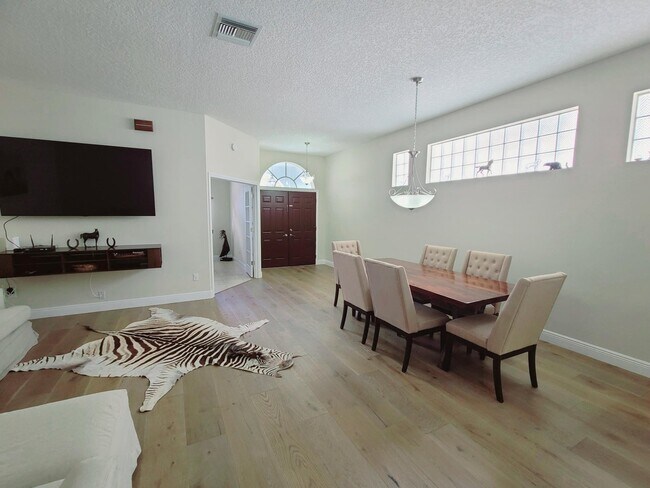 Photo - 668 Lake Wellington Dr