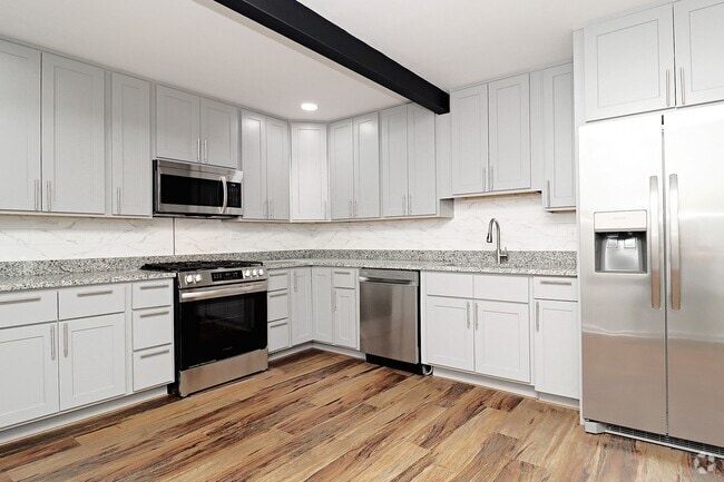Building Photo - Recently Renovated Downtown Basement Apart... Unit Ridge St 909 #C Rental