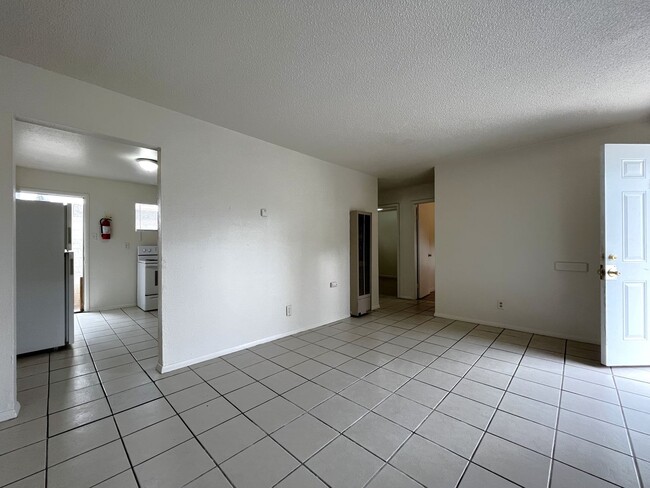 Building Photo - 429 Tennessee St NE Unit C