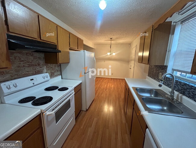 Building Photo - 2720 Sapphire St