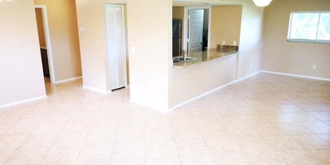 16 SE 16th Pl Unit 4