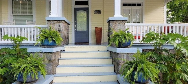 Photo - 743 St Charles Ave NE