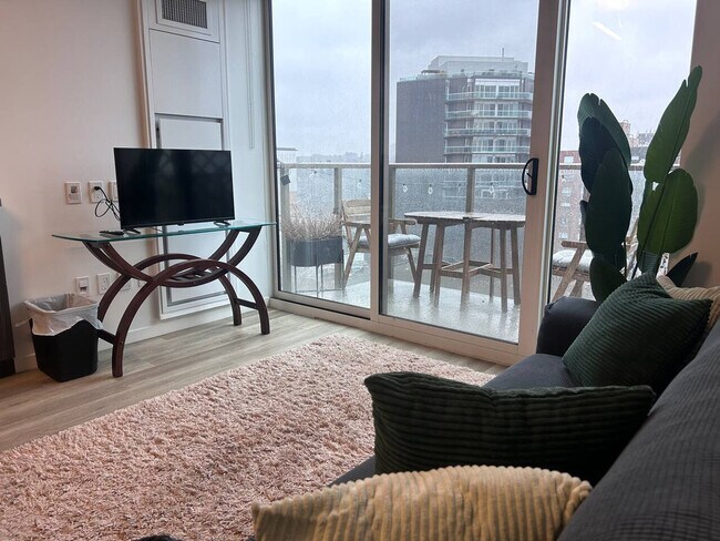 Photo - 18 Hamilton Ave N Unit SI ID1506204P