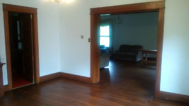 Photo - 324 E 2nd St