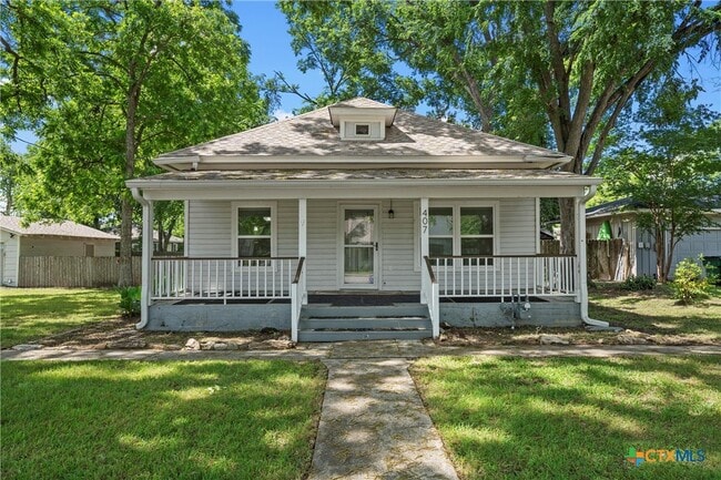 Photo - 407 E 7th St