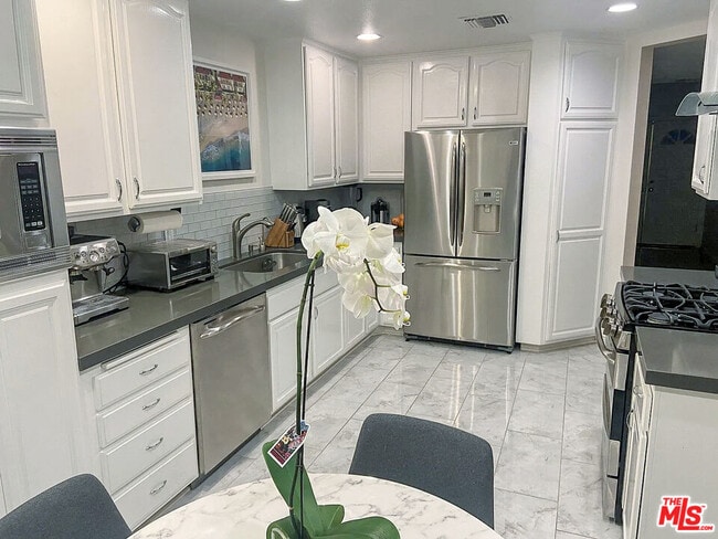 Photo - 5200 White Oak Ave Unidad 36