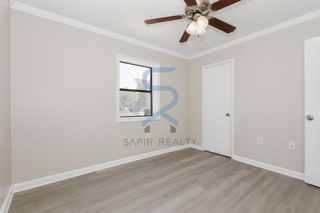 Photo - Move in before November 15th and get $100 ... Unidad 16