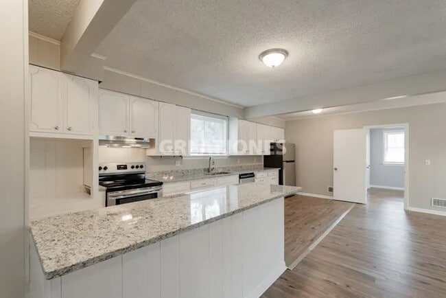 2313 Westview Dr