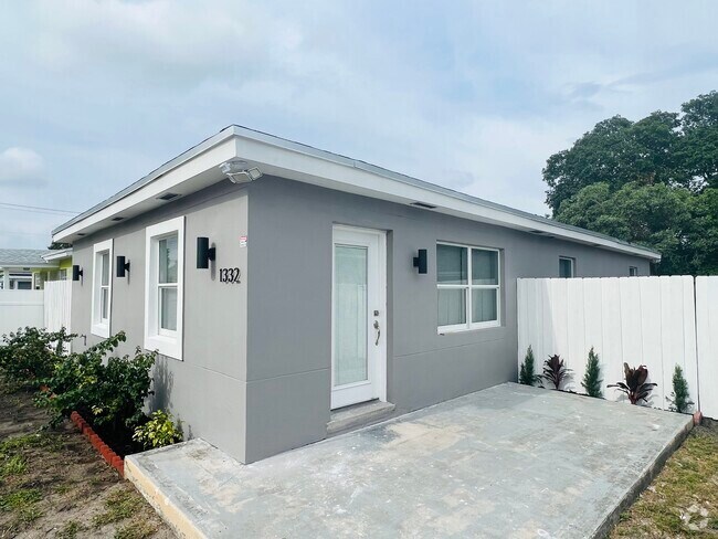 Building Photo - 1332 NW 3rd Ave Rental