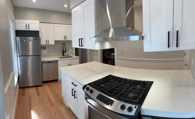 Building Photo - 57 Hawthorne St