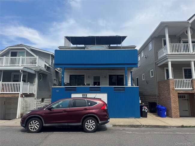 Building Photo - 20 Illinois Ave Unit Upper