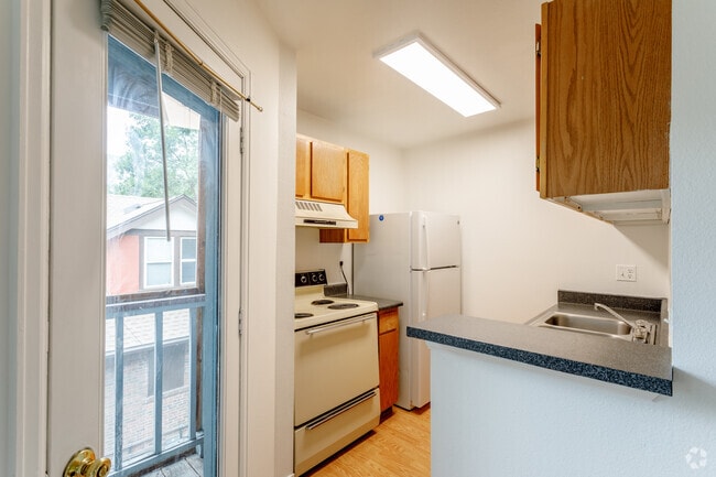 1BR, 1BA - 450 SF