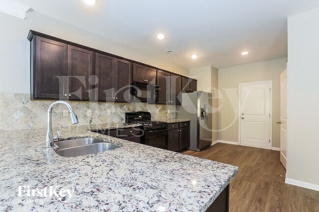 Photo - 566 Massey Ct