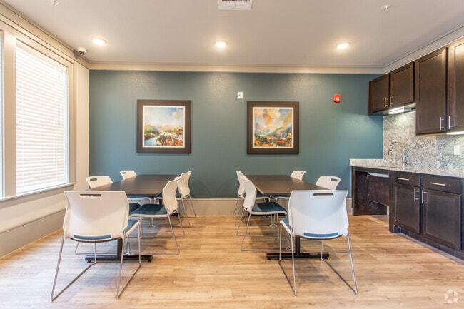 Sala de manualidades - The Villas at Heritage Seniors