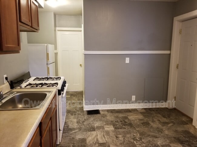 Photo - 650 Oakdale St SE Unit 2