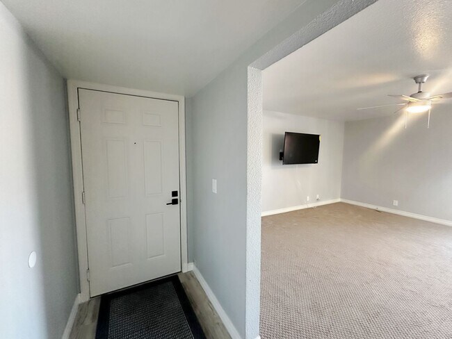 Photo - 2 BEDROOM 2 BATH FULLY REMODELED CONDO IN ... Unidad 400