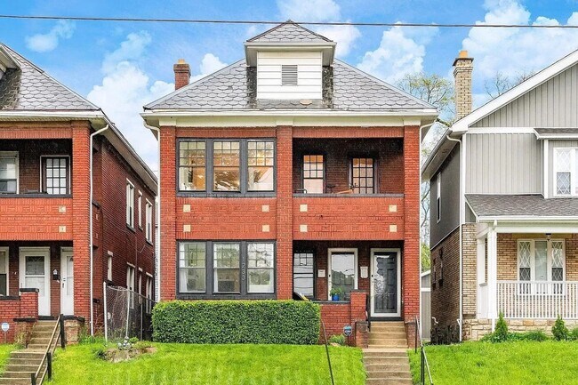 Building Photo - 1233 E Livingston Ave Unit A