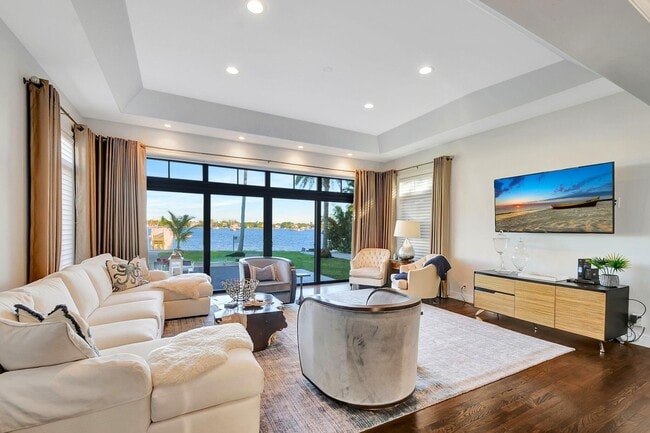 Photo - 310 S Lake Dr