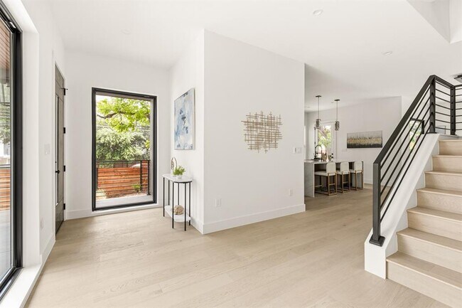 Photo - 2300 Bluebonnet Ln