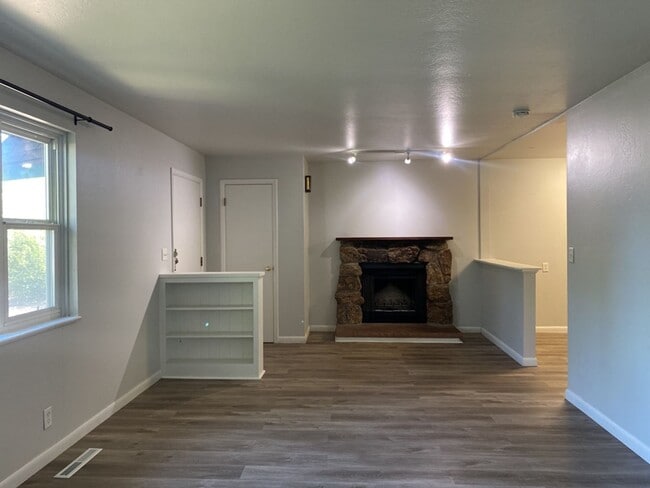 Photo - 3 Bed 1 Bath w/ 1 car garage West-Side Fort Collins Ranch