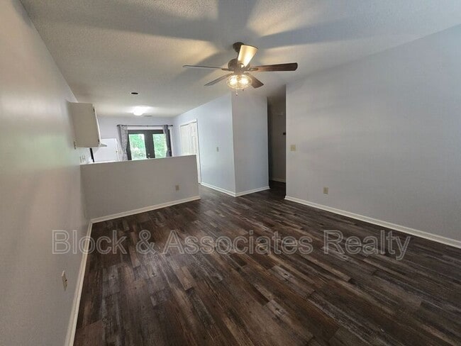 Photo - 606 English Ct