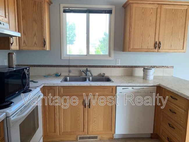 Photo - 815 Thompson Rd