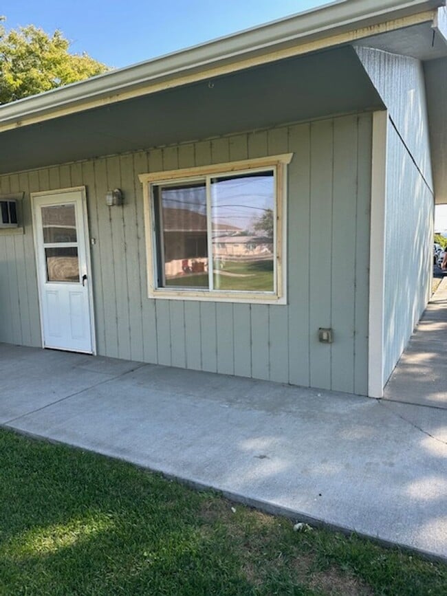 Photo - 4413 Circle Pl NE Unit 1