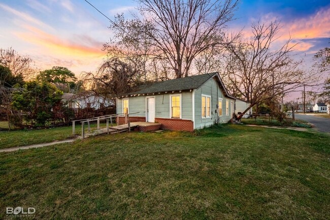 Building Photo - 433 Yarborough St