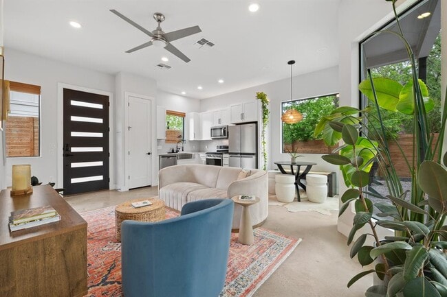 Photo - 1710 Adina St