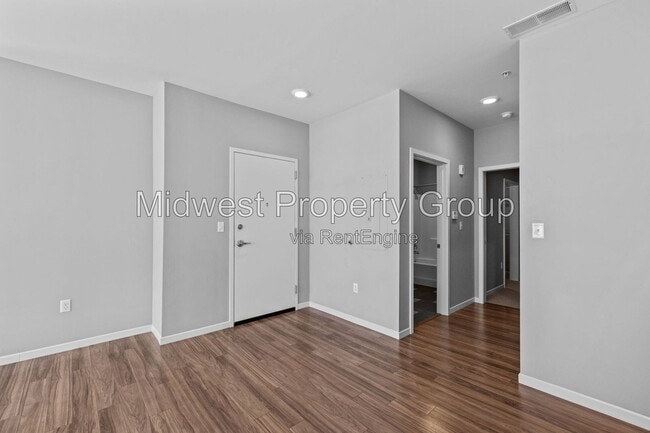 Photo - 4100 Lindell Blvd Unit 201