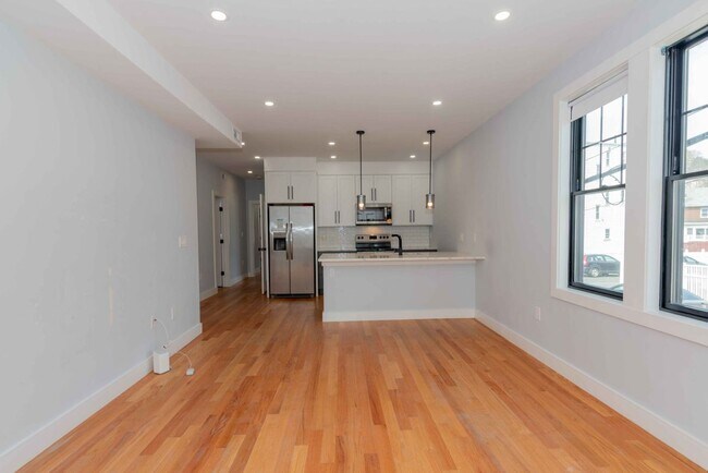 Building Photo - 8 Ford St Rental