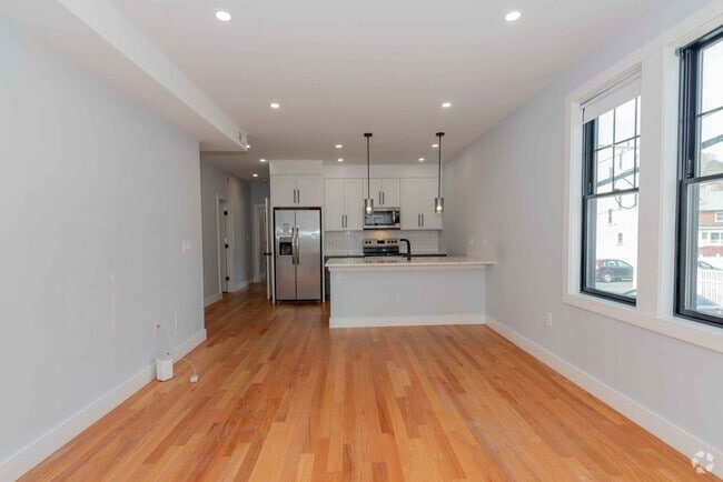 Building Photo - 8 Ford St Rental
