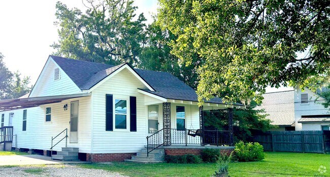 Building Photo - Comfortable Charm on Stumberg Lane – 3 Bed... Rental