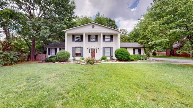 Building Photo - **RENOVATED COLONIAL ON OVER AN ACRE ZONED FOR WILLIAMSON COUNTY BRENTWOOD SCHOOLS**
