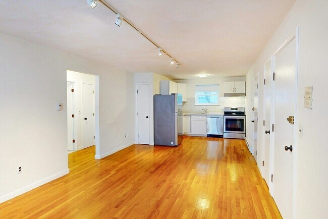 Photo - 104 Trowbridge St Unit 4