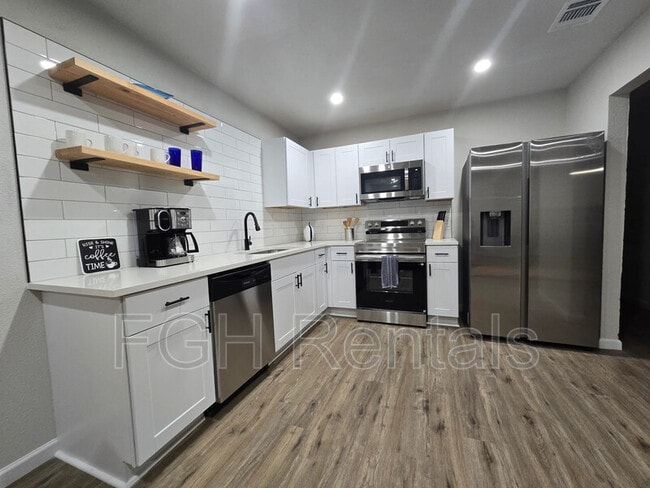 Building Photo - 12107 El Sendero St