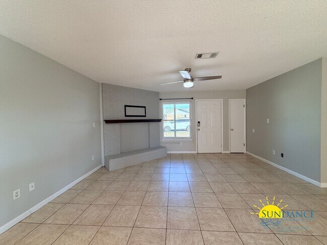 Photo - 4 miles from Hurlburt Field, 3 Bedroom beautiful home!