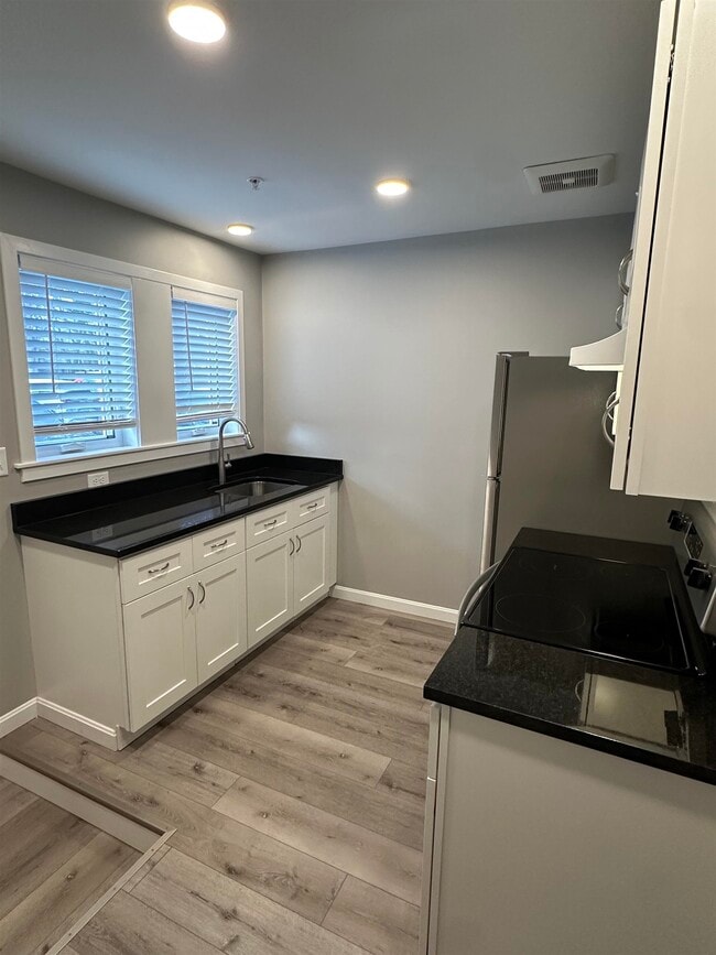 Photo - 24 Monarch Wy Unidad 107