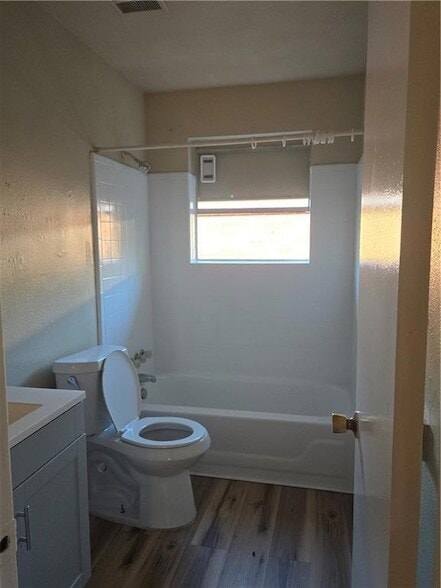 Photo - 2102 Euclid St Unit B