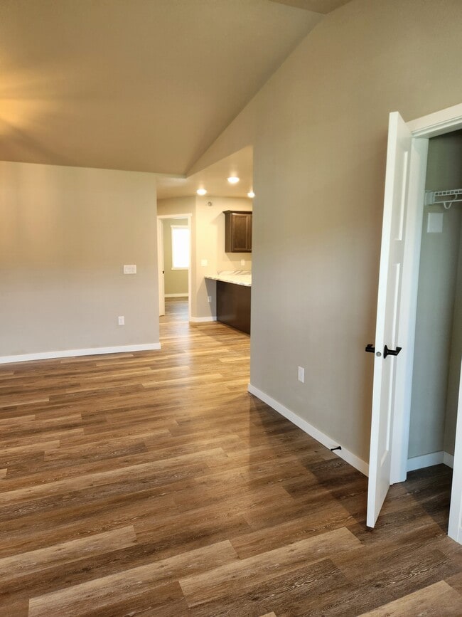 Photo - 105 Nieson St