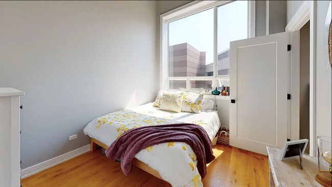 Photo - 1470 W Webster Ave Unit 204