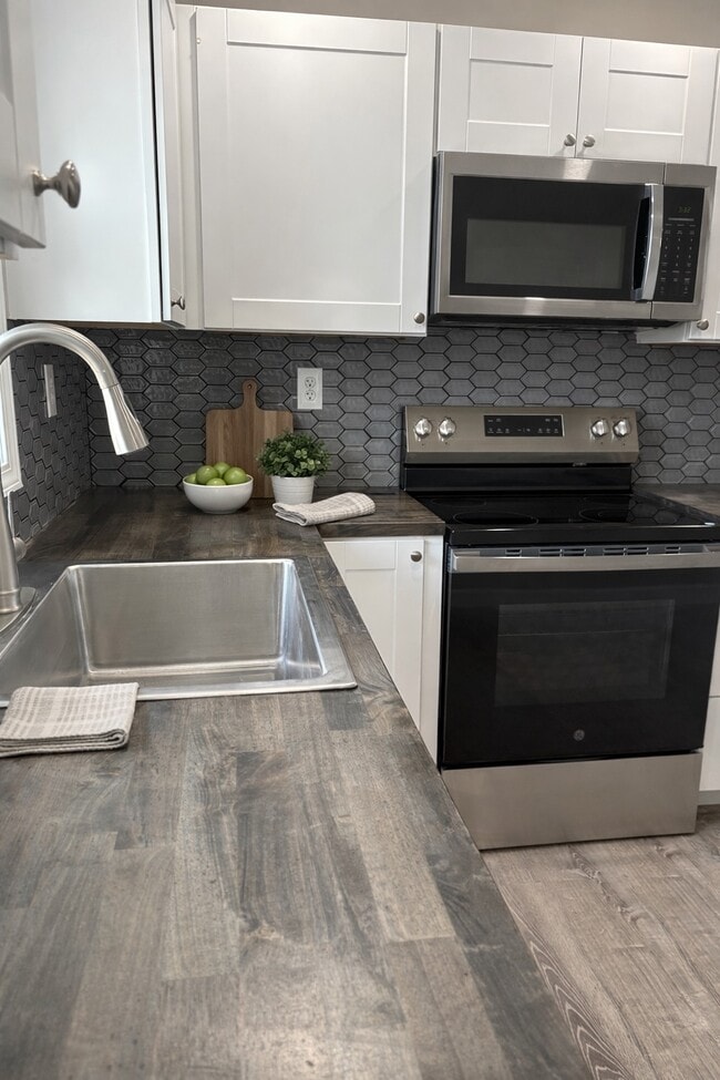 Photo - 3140 Springmill West Rd