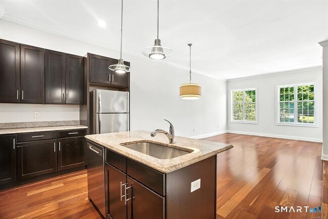 Building Photo - 142 East Ave Unit A403