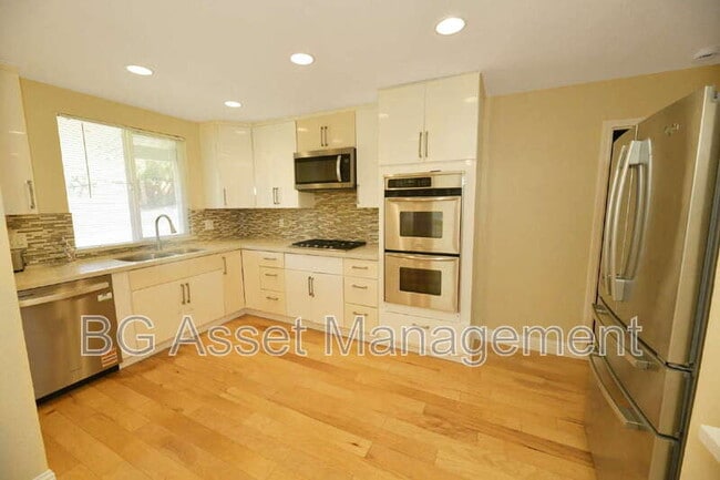 Photo - 3830 Twin Oaks Way