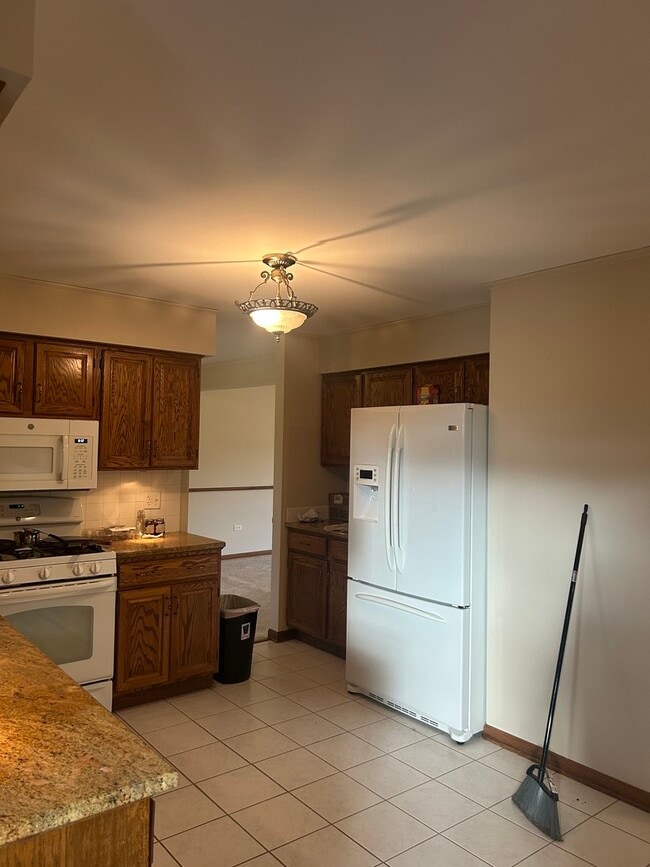 Photo - 527 Springwood Ln