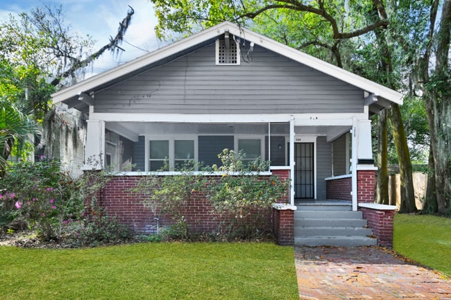 Photo - 326 Basswood St