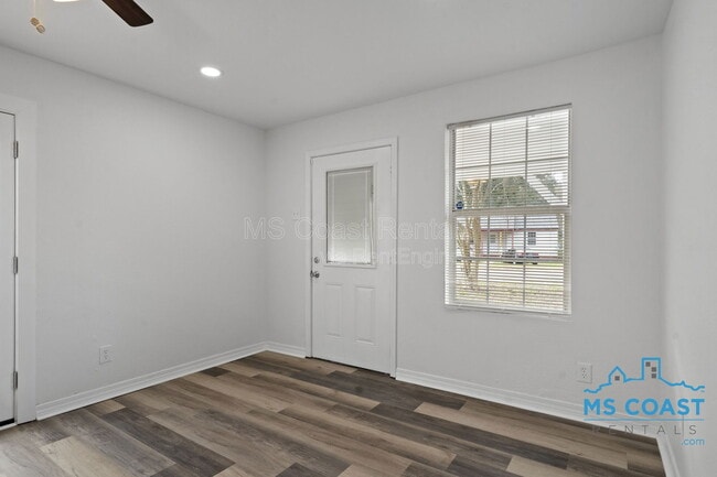 Photo - 340 Hiller Dr